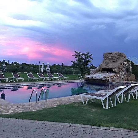 Adansonia Hotel Francistown Buitenkant foto